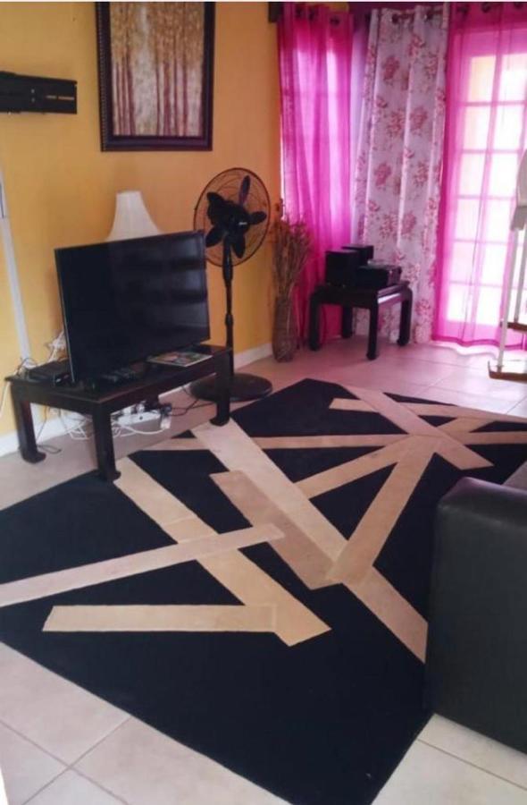 River Side Apt 9 @ Mystic Ridge. Ocho Rios Eksteriør billede