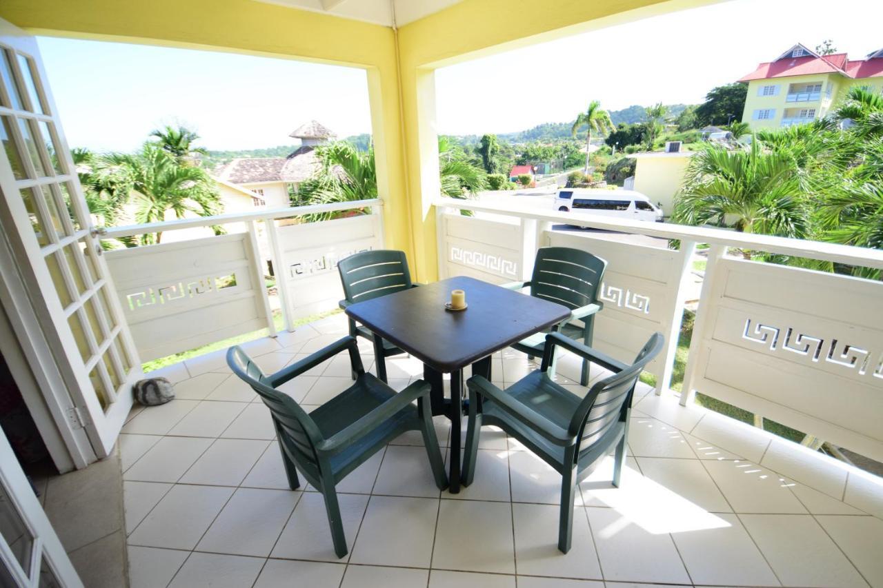 River Side Apt 9 @ Mystic Ridge. Ocho Rios Eksteriør billede