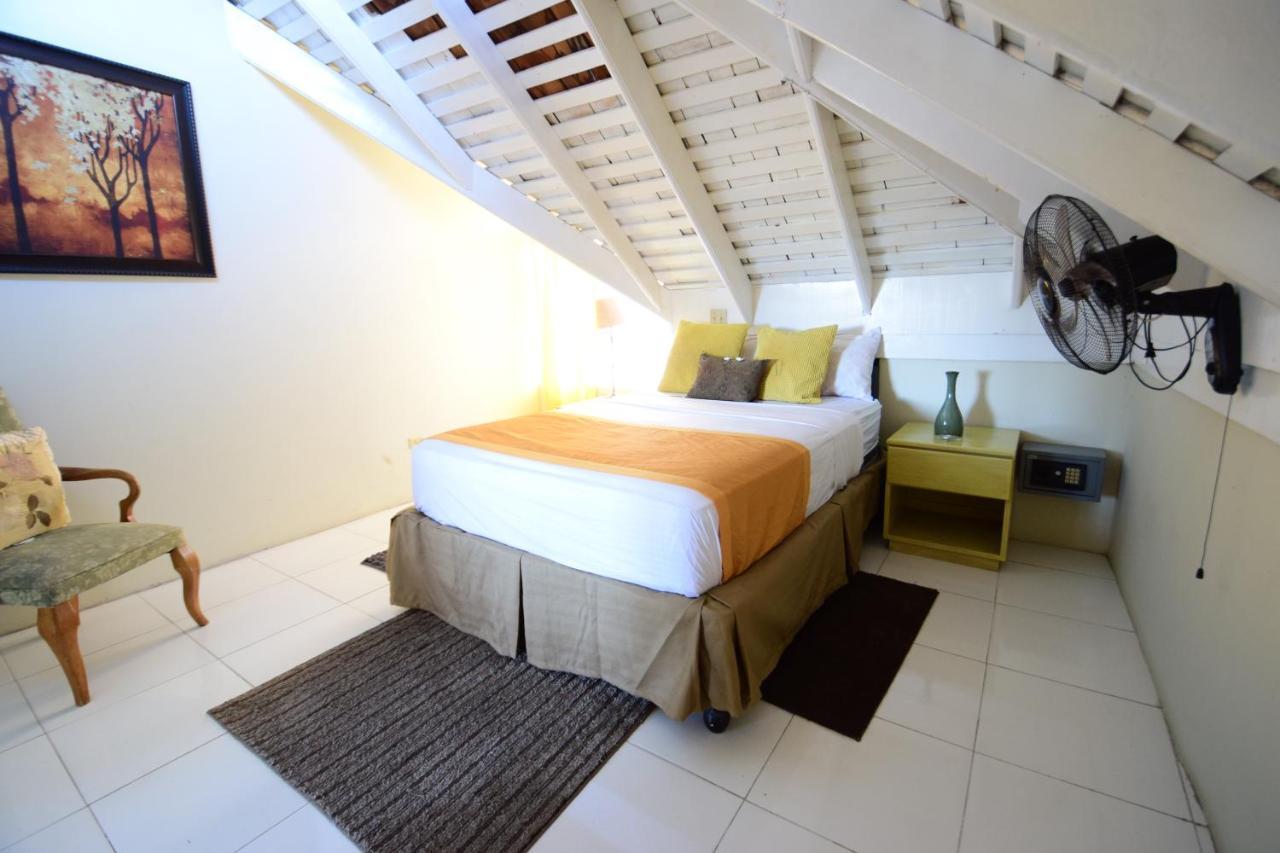 River Side Apt 9 @ Mystic Ridge. Ocho Rios Eksteriør billede