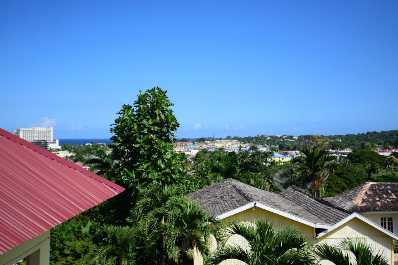 River Side Apt 9 @ Mystic Ridge. Ocho Rios Eksteriør billede